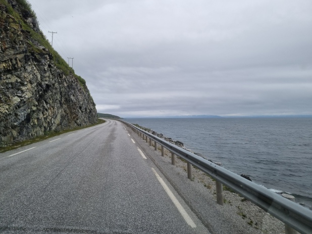 Auf dem Weg am Porsangerfjord (Foto Michael Kleinert)