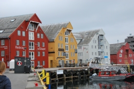 Tromsø, alte Speicher am. Hafen (Foto Helga Ehrecke)