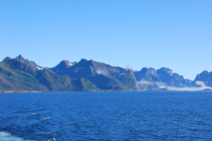 Abschied, Blick zurück auf Moskenesøya (Foto Helga Ehrecke)