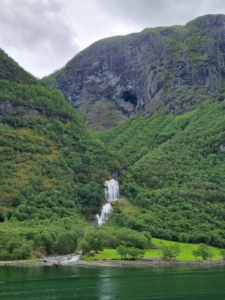 Wasserfall im Nærøyfjord (Foto Michael Kleinert)
