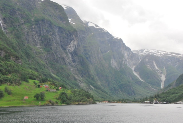Nærøyfjord, Blick auf Gudvangen (Foto Helga Ehrecke)
